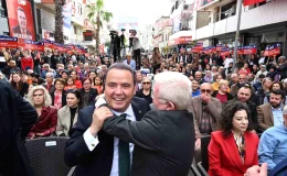 Antalya Büyükşehir Belediye Başkanı Muhittin Böcek, Kumluca Belediye Başkanı Mustafa Köleoğlu’nun Seçim Koordinasyon Merkezi açılışını yaptı