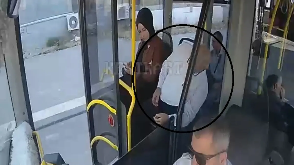 Otobüste kalp krizi geçirdi; İşte o anlar kamerada