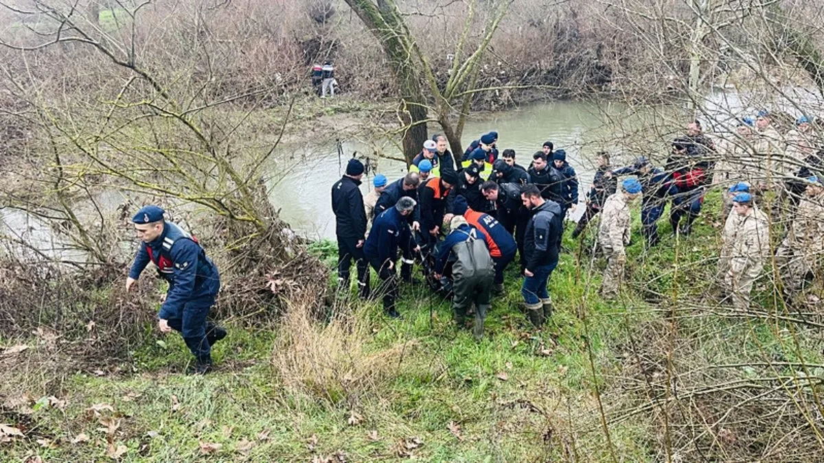 Çanakkale’de çaya uçan otomobildeki kişinin cansız bedenine ulaşıldı